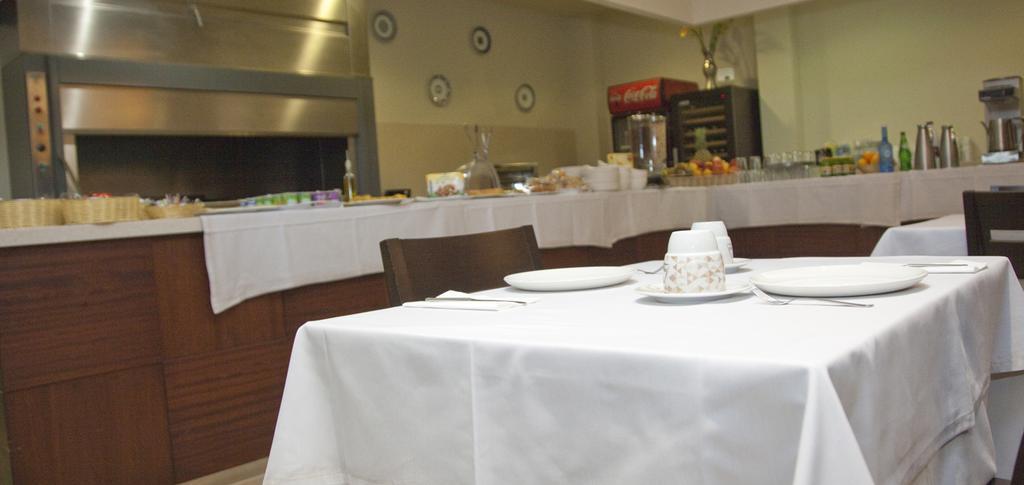Hotel Mar De Plata Саррия Екстериор снимка