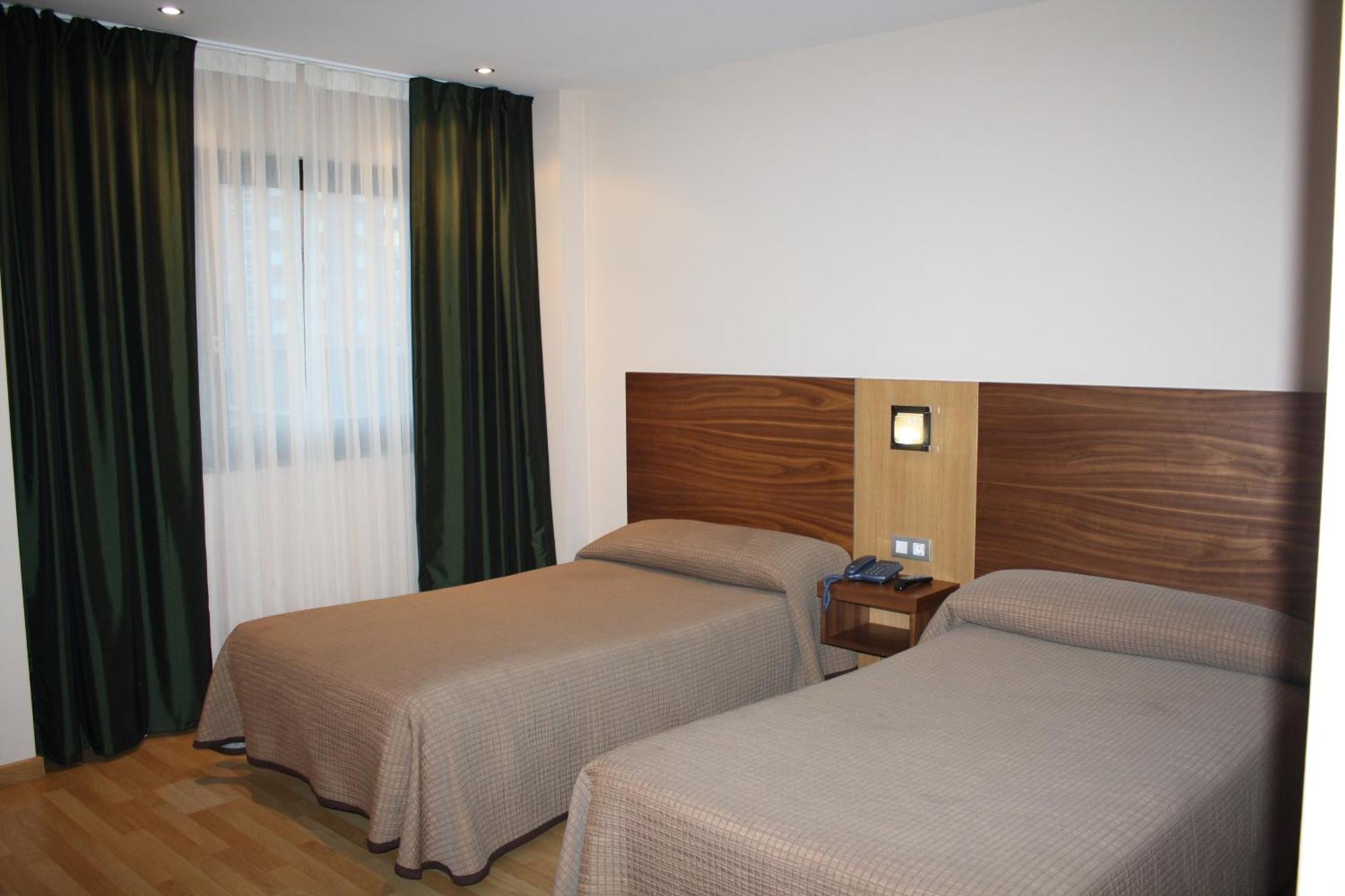 Hotel Mar De Plata Саррия Екстериор снимка
