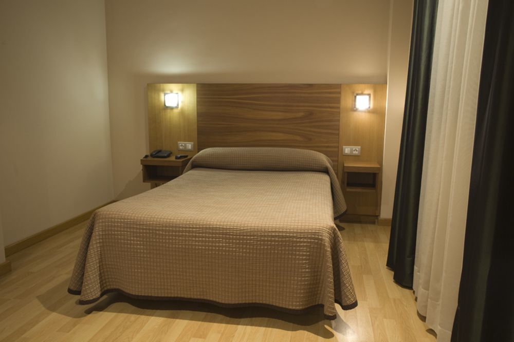 Hotel Mar De Plata Саррия Екстериор снимка